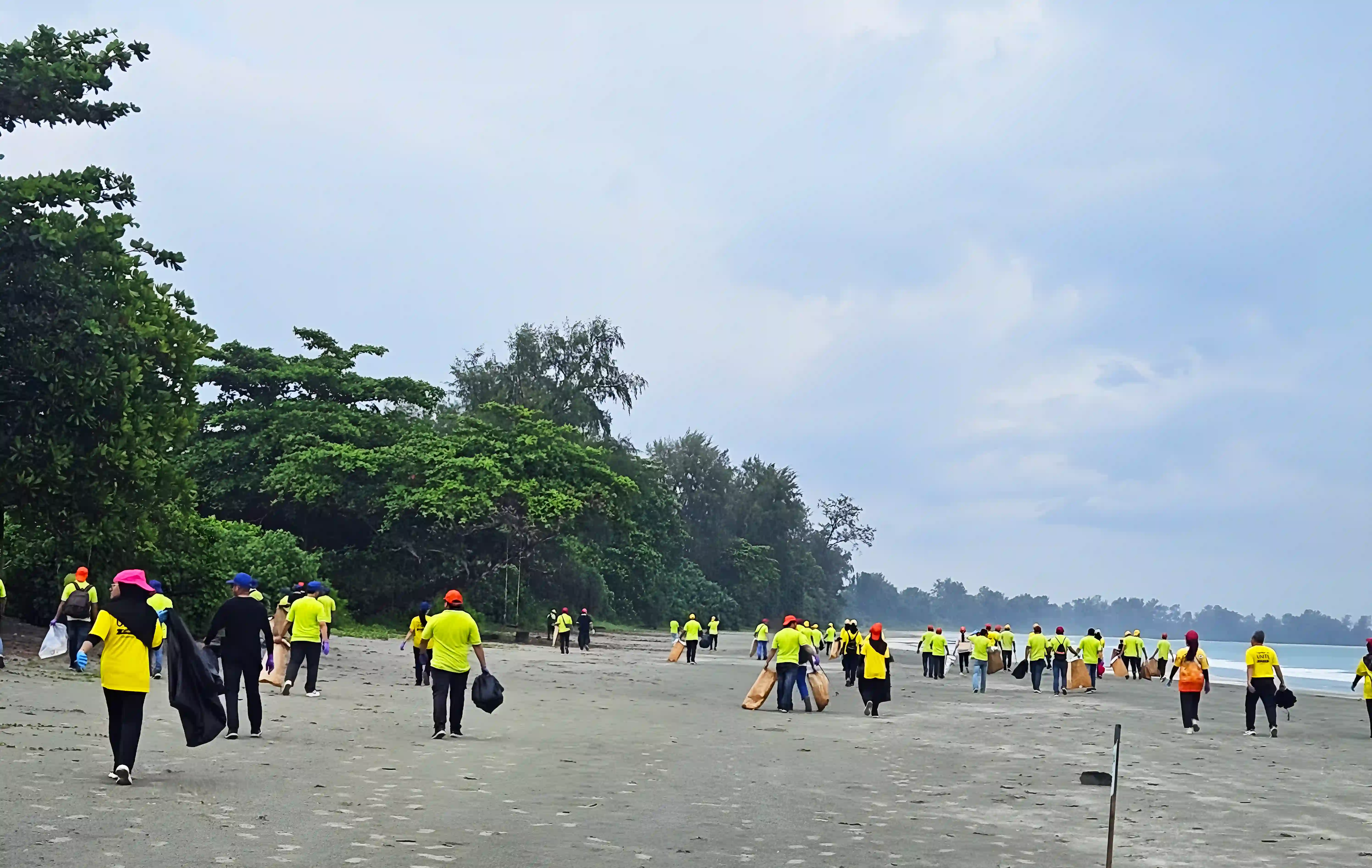 Big Team Cleaning Up the Beach